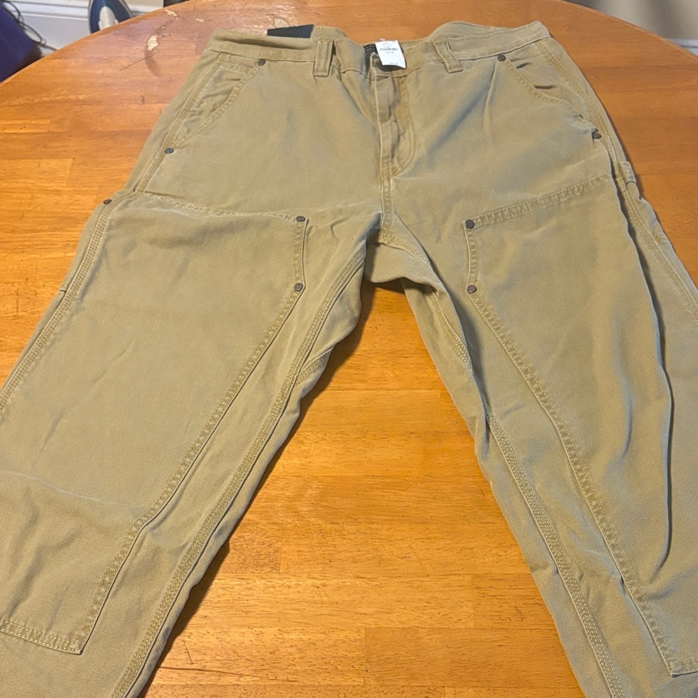Banana Republic Men's Cargo Pants in Tan